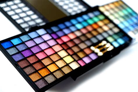 Discover the versatility of the Eye Magic Eyeshadow Palette